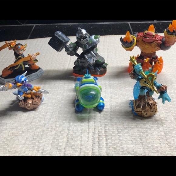 1 Activision Portal of Power-Xbox 360 & 88 Activision Skylanders - Picture 9 of 16